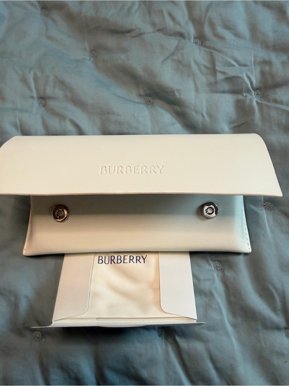 Burberry White Eyewear Case with Embossed Logo and cleaning cloth
